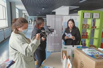 多個(gè)新聞媒體聯(lián)合對(duì)海晏縣電子商務(wù)進(jìn)農(nóng)村工作展開(kāi)采訪報(bào)道